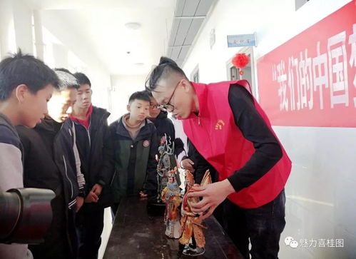 石拐區(qū)文聯(lián)組織文藝志愿者開(kāi)展“我們的中國(guó)夢(mèng)——文化進(jìn)萬(wàn)家、進(jìn)校園”文化藝術(shù)交流活動(dòng)